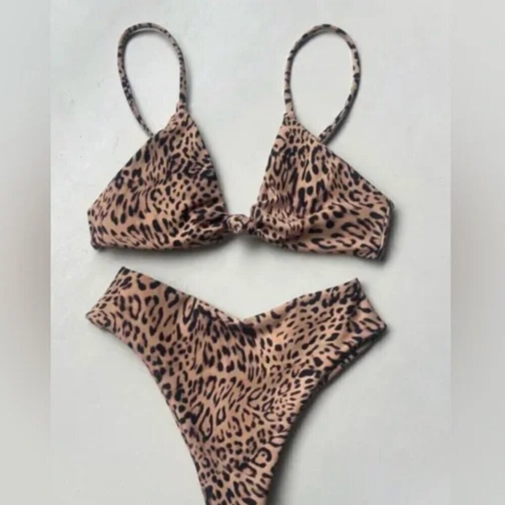Skatie 'Sarah' Bikini Top in DUME - Picture 4 of 4